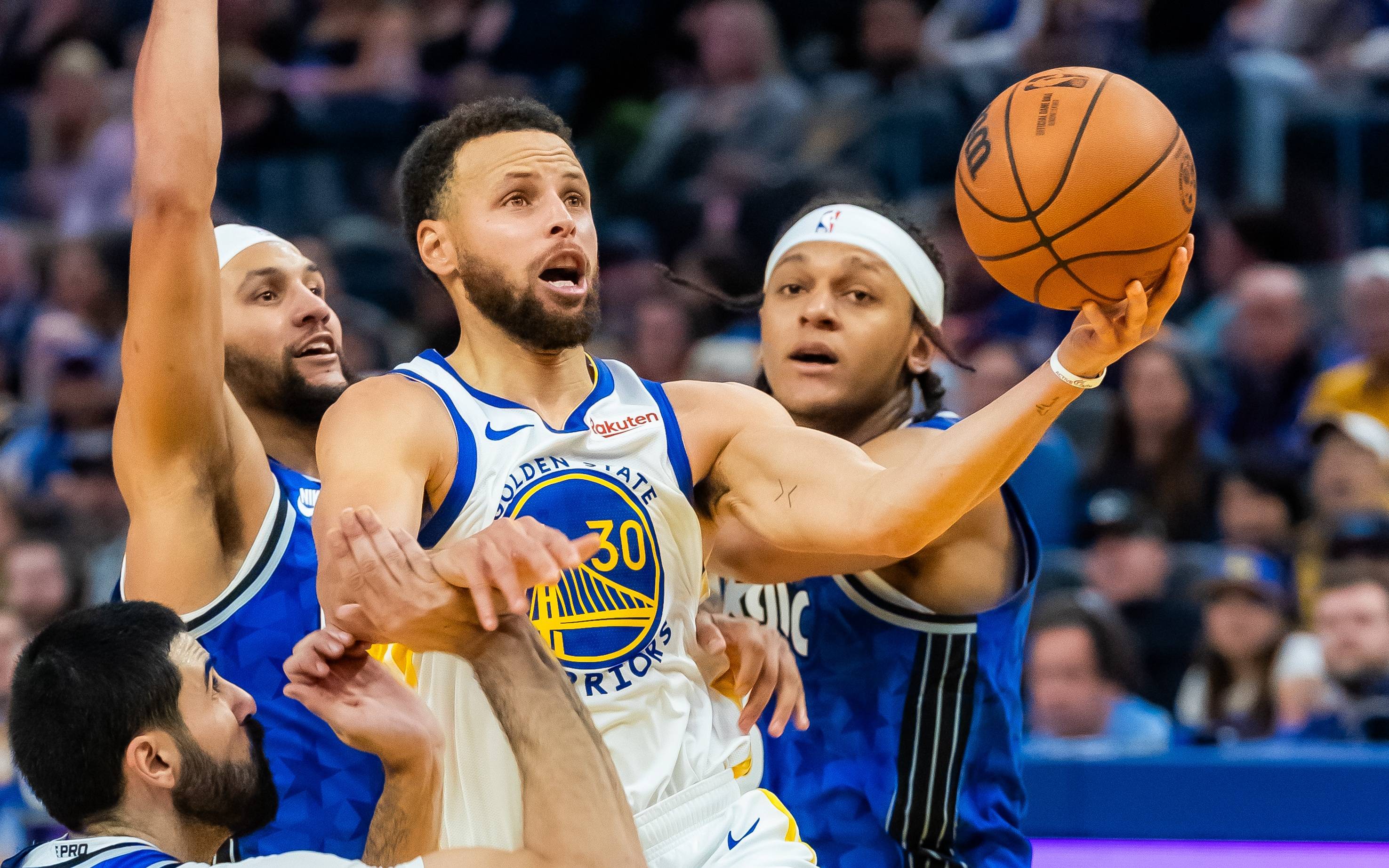 比赛中立于 比赛中立于