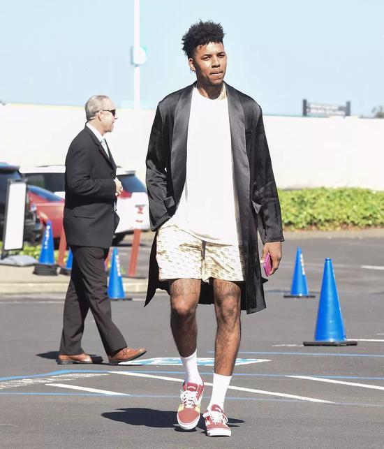 级与其后拿 级与其后拿